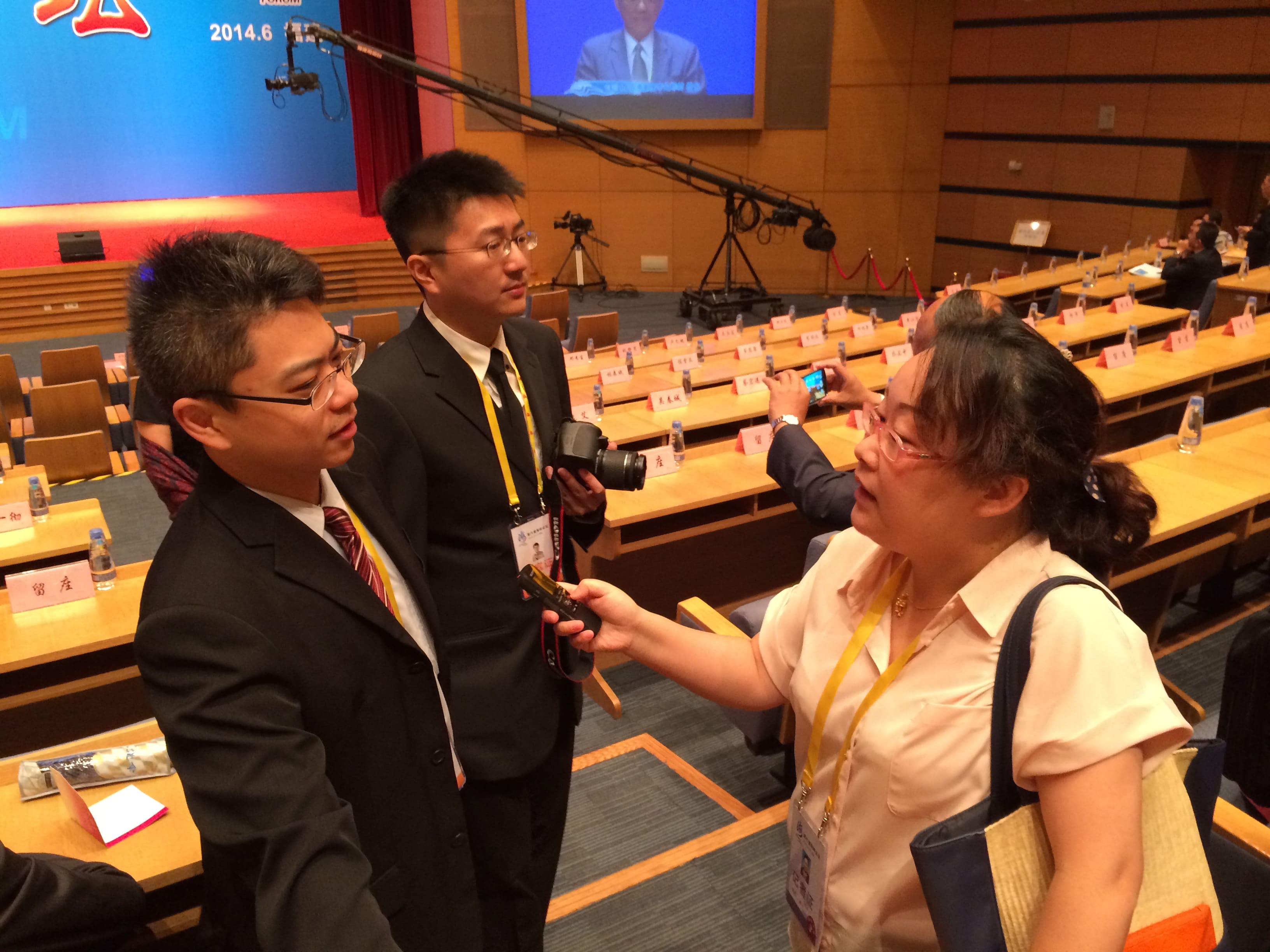 於2014年間前往中國大陸廈門參加海峽論壇，並接受記者採訪